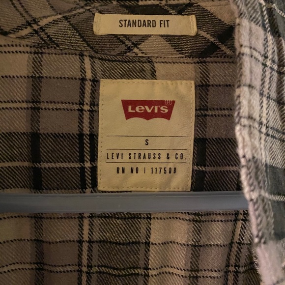 Levi’s Flannel - Picture 2 of 2